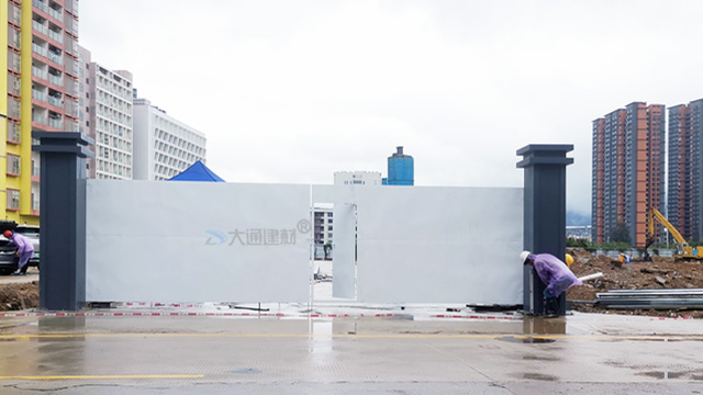 深圳施工項(xiàng)目大門-烤漆鋼結(jié)構(gòu)工地雙開(kāi)門