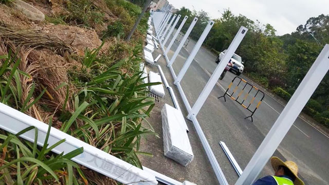 東莞PVC隔離欄_東莞樟木頭鎮馬路pvc圍擋安裝-東莞-深圳市大通建材有限公司鋼圍擋生產定制廠家